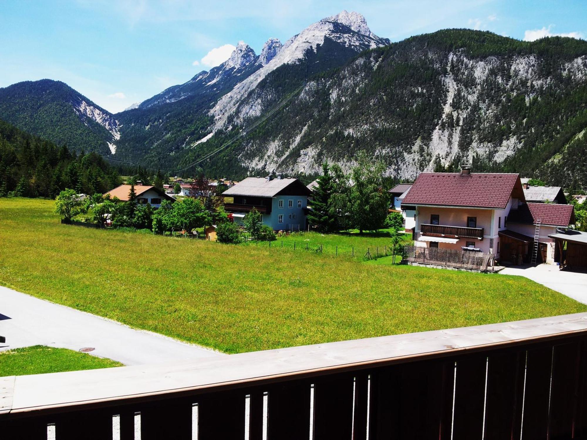 Pension Arnspitze Scharnitz Bagian luar foto