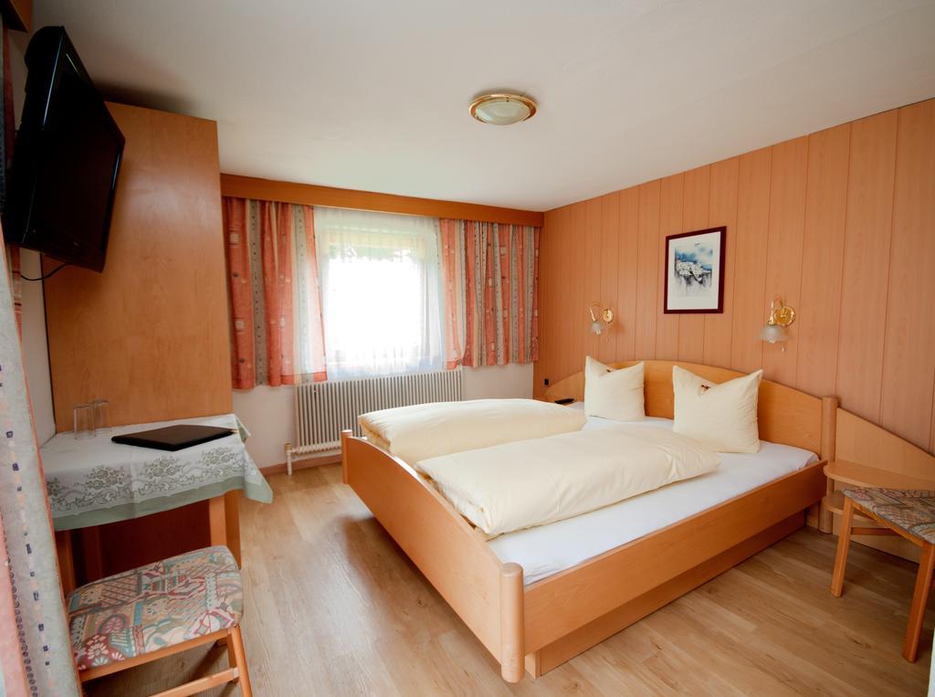 Pension Arnspitze Scharnitz Ruang foto